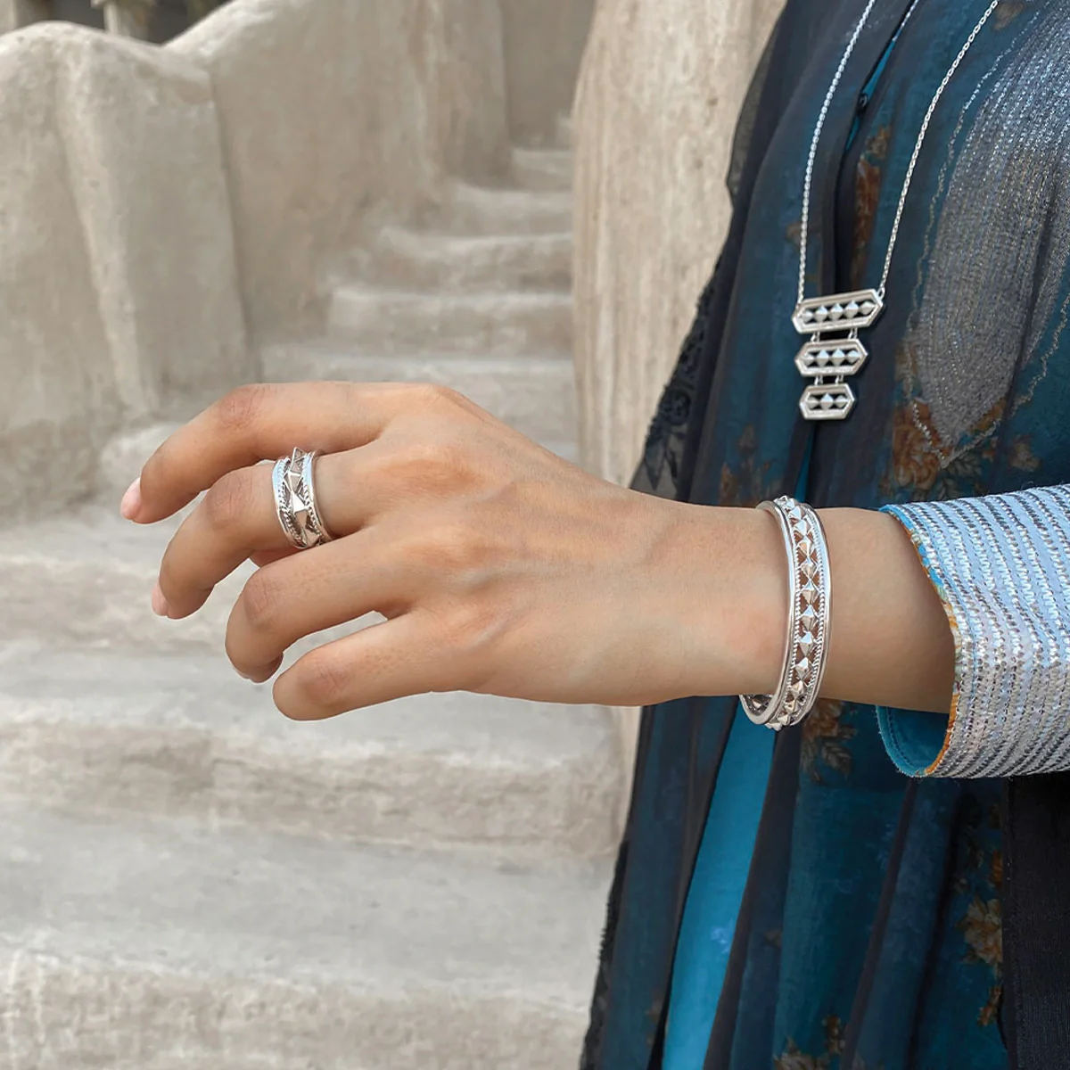Anaqa / Bangle Silver - Image 5
