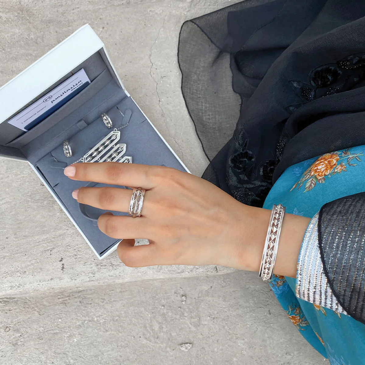 Anaqa / Bangle Silver - Image 6