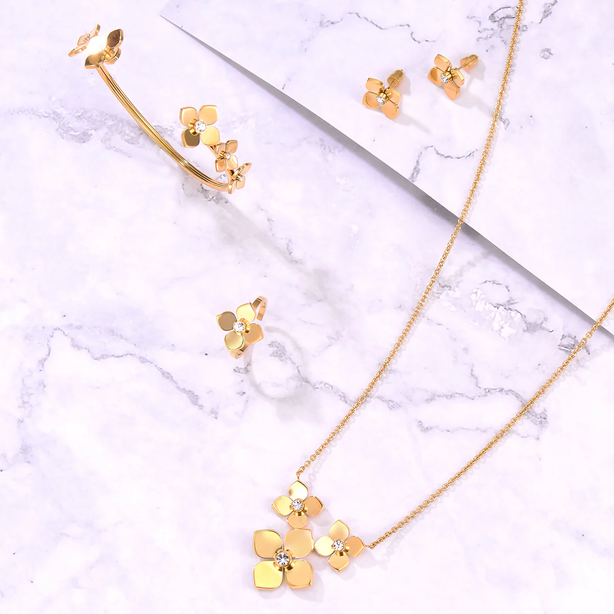 Bloom / Necklace Gold - Image 3