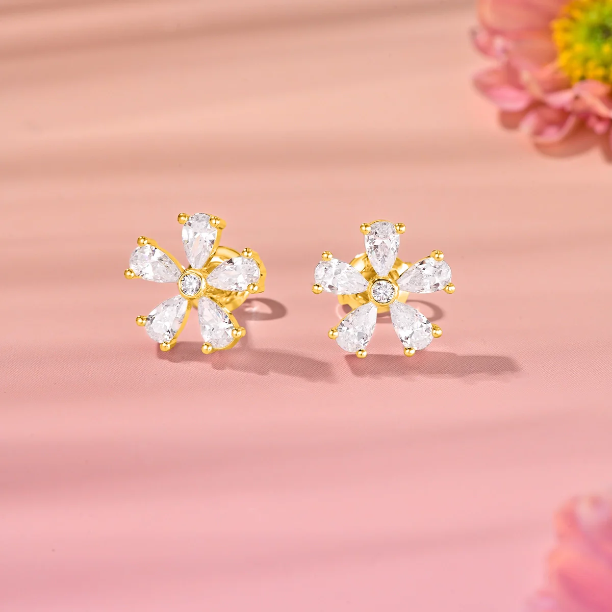 Daisy Flower / Earrings Gold - Image 3