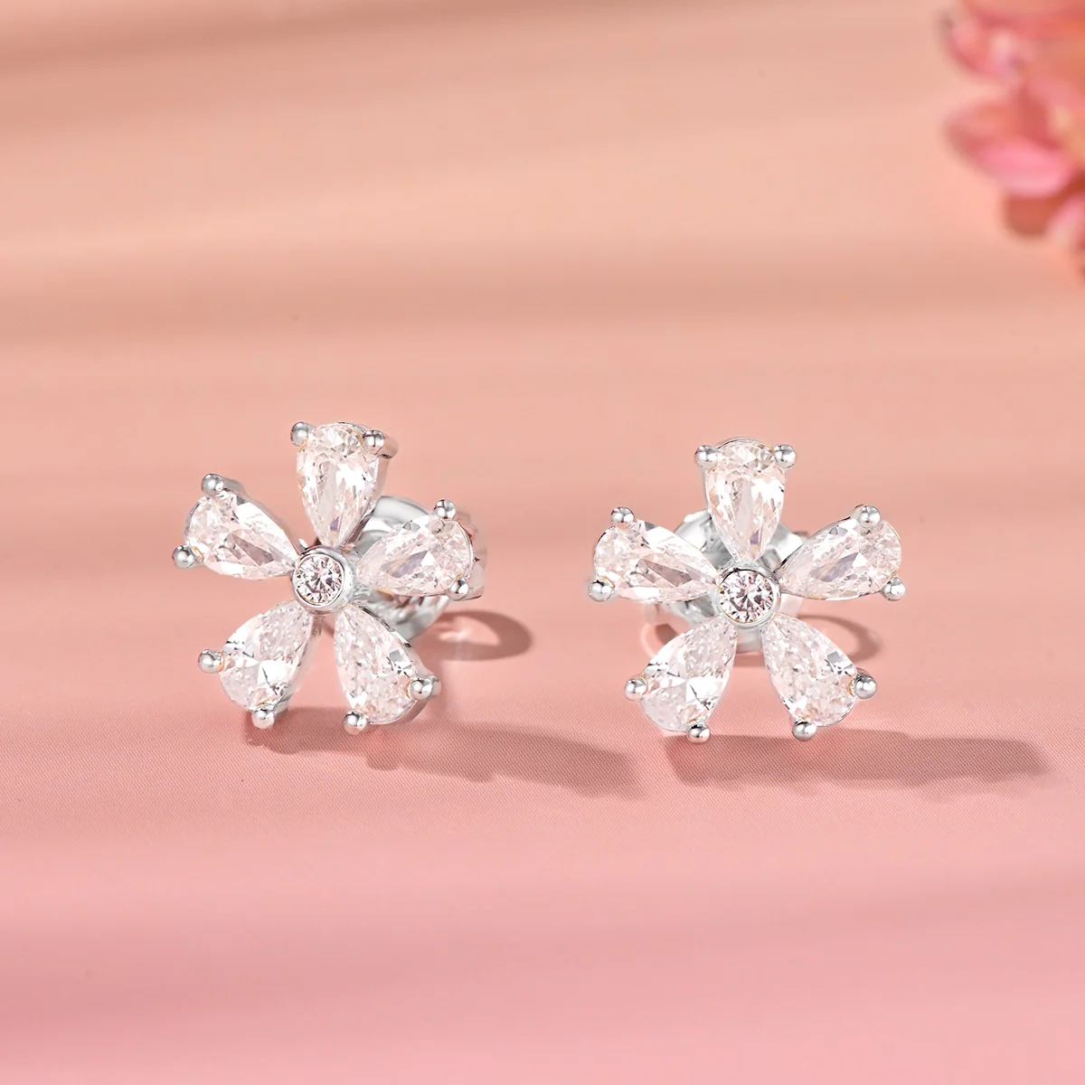 Daisy Flower / Earrings Silver - Image 3