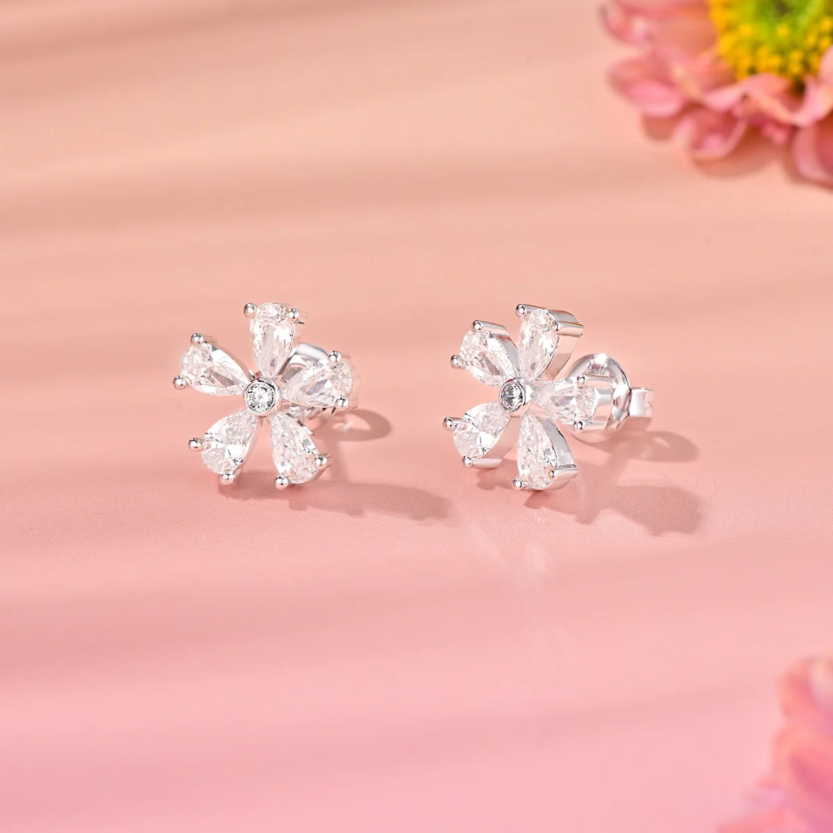 Daisy Flower / Earrings Silver - Image 4