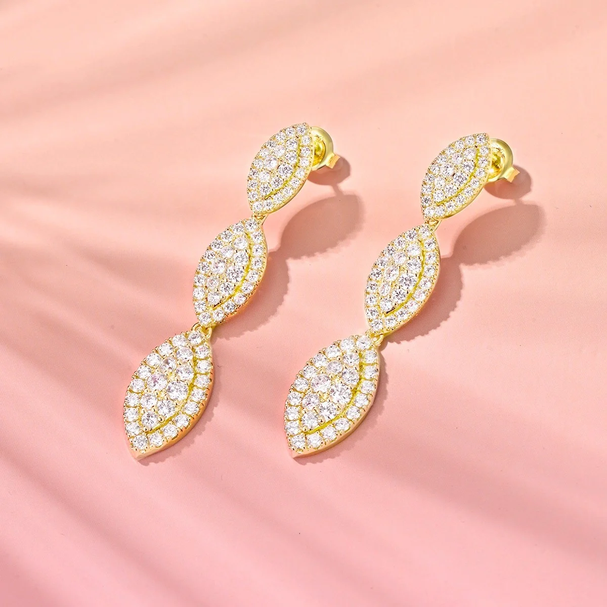 Daisy Leaf / Earrings Gold - Image 3