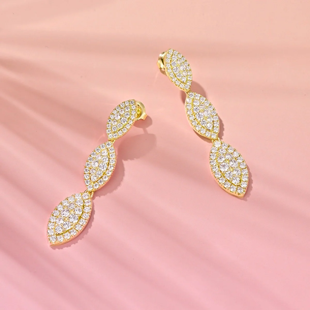Daisy Leaf / Earrings Gold - Image 4