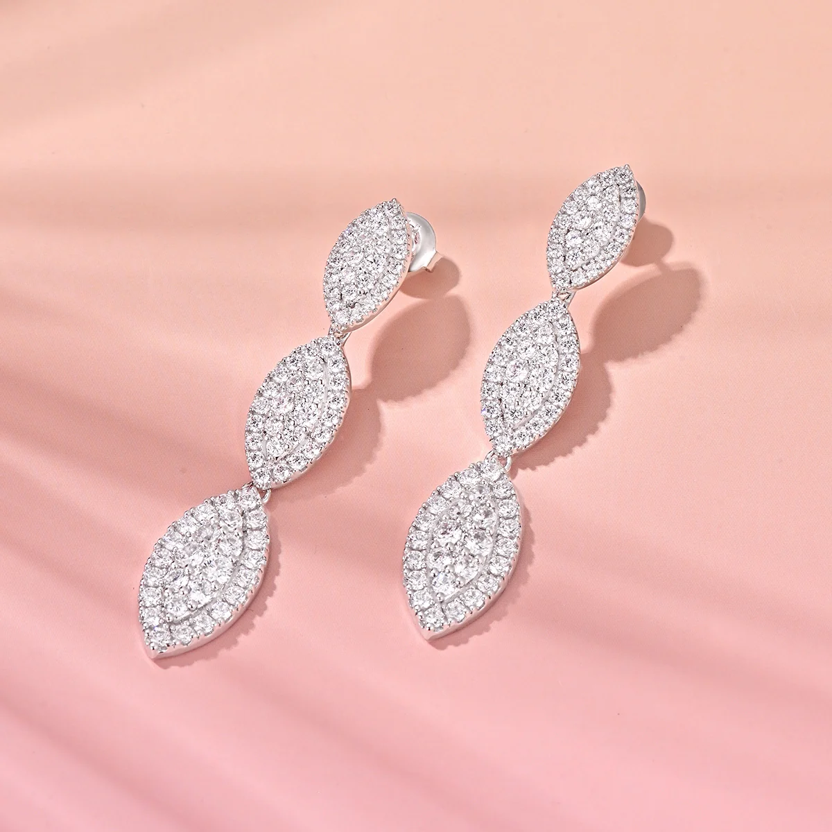 Daisy Leaf / Earrings Silver - Image 3