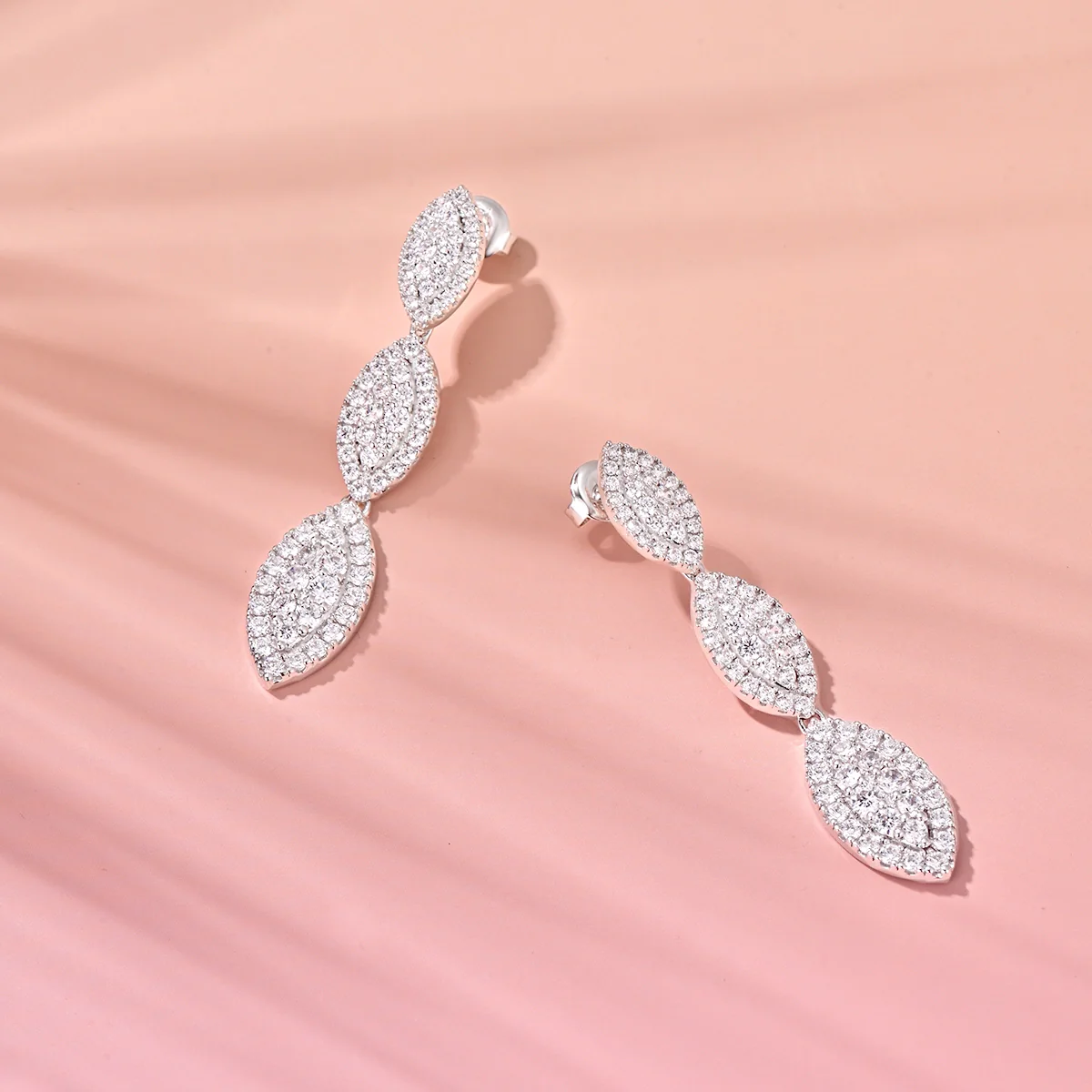 Daisy Leaf / Earrings Silver - Image 4