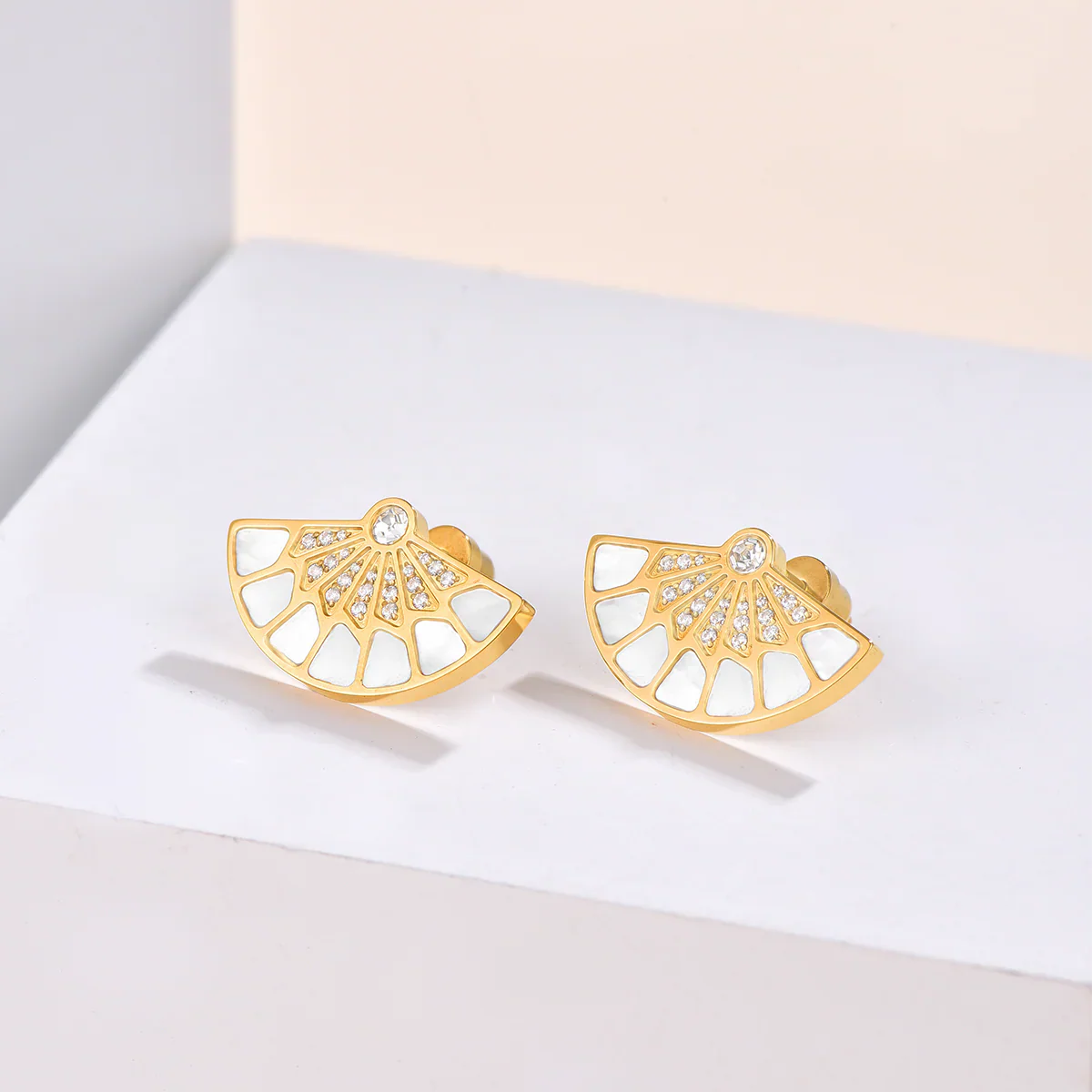 Fan / Earrings Gold - Image 4