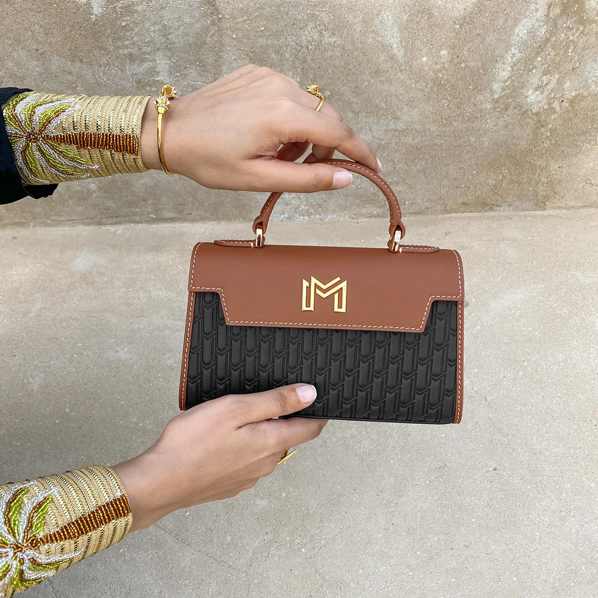 Hessa Handbag / Black & Tan - Image 7