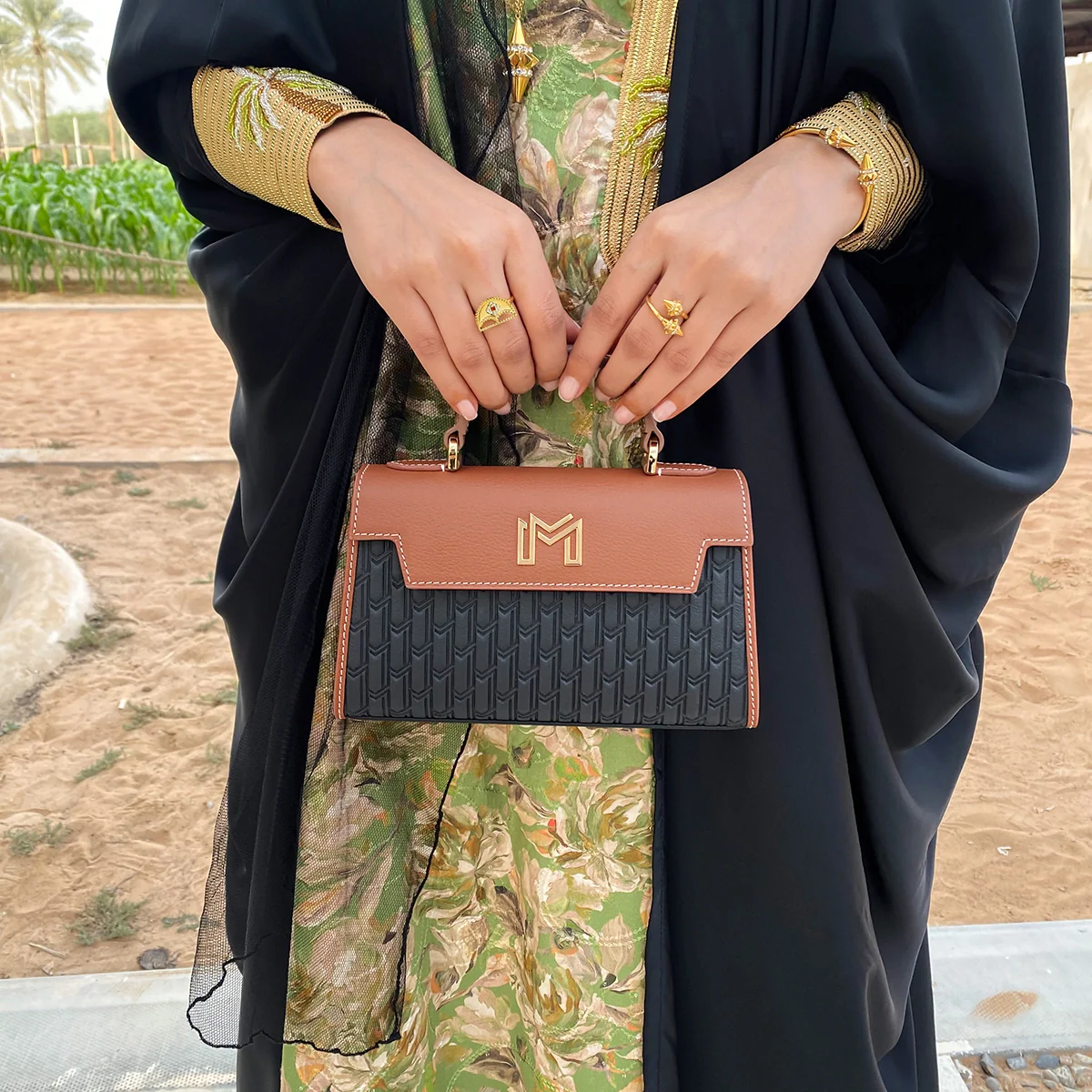 Hessa Handbag / Black & Tan - Image 8