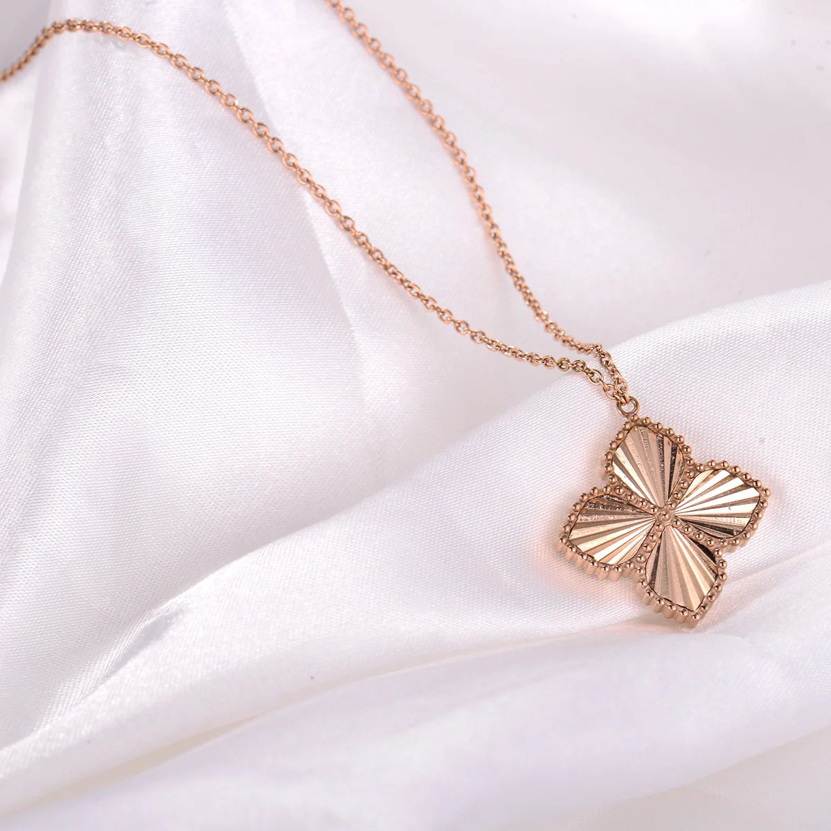 Joory / Sunglow Necklace Rose Gold - Image 4