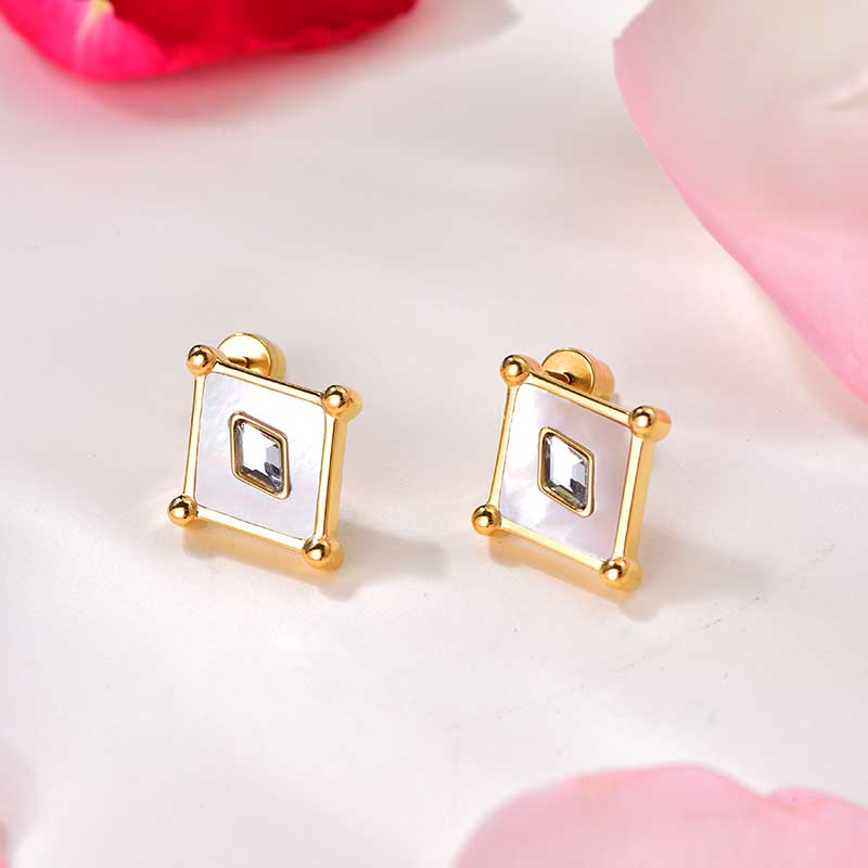 Kite / Earrings Pearl Gold - Image 3