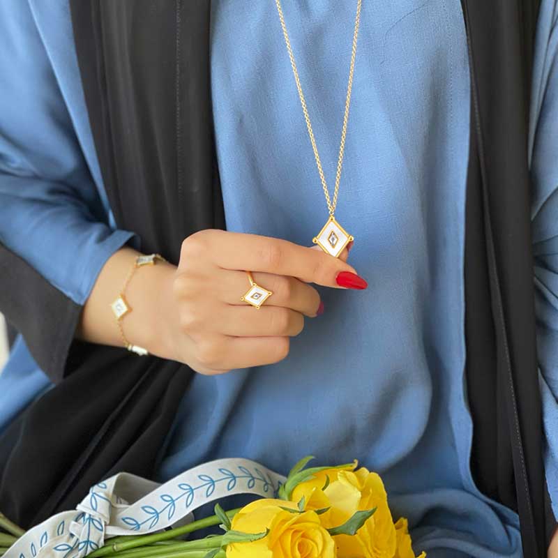 Kite / Necklace Pearl Gold - Image 5