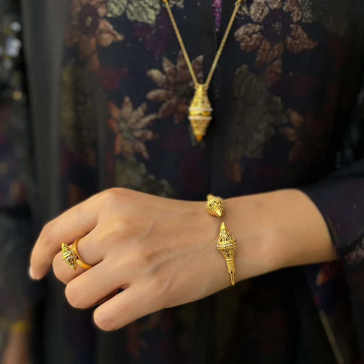 Lantern / Bangle Gold - Image 4