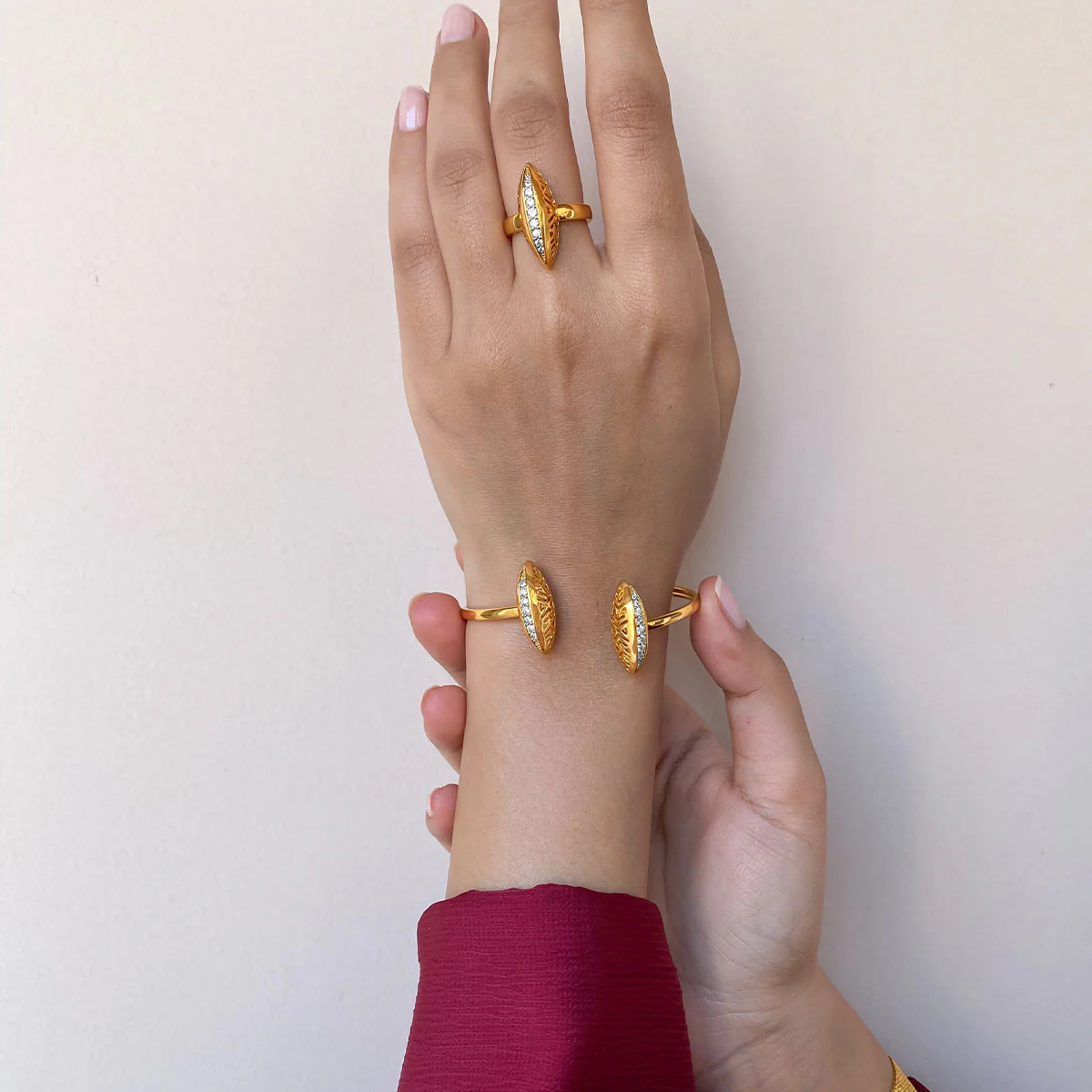 Leaf / Bangle Gold - Image 4