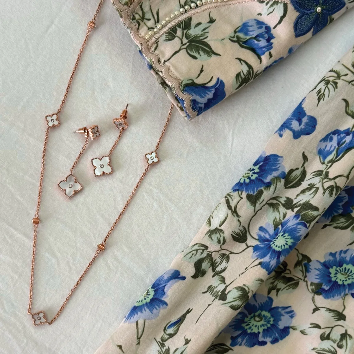 Mini Joory / Earrings Pearl Rose Gold - Image 6
