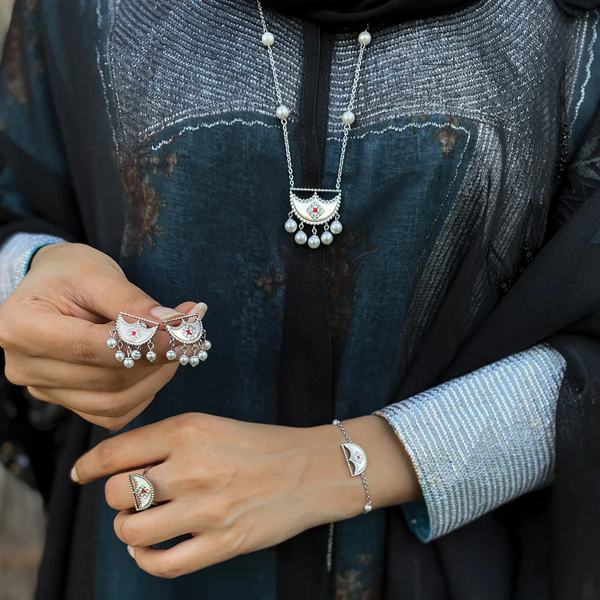Shnaf / Earrings Pearl Silver - Image 5