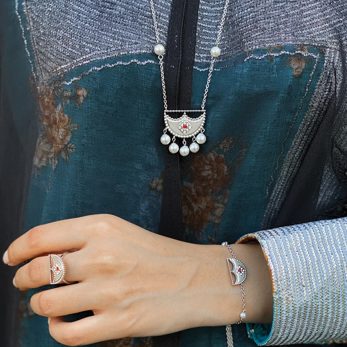 Shnaf / Necklace Pearl Silver - Image 6