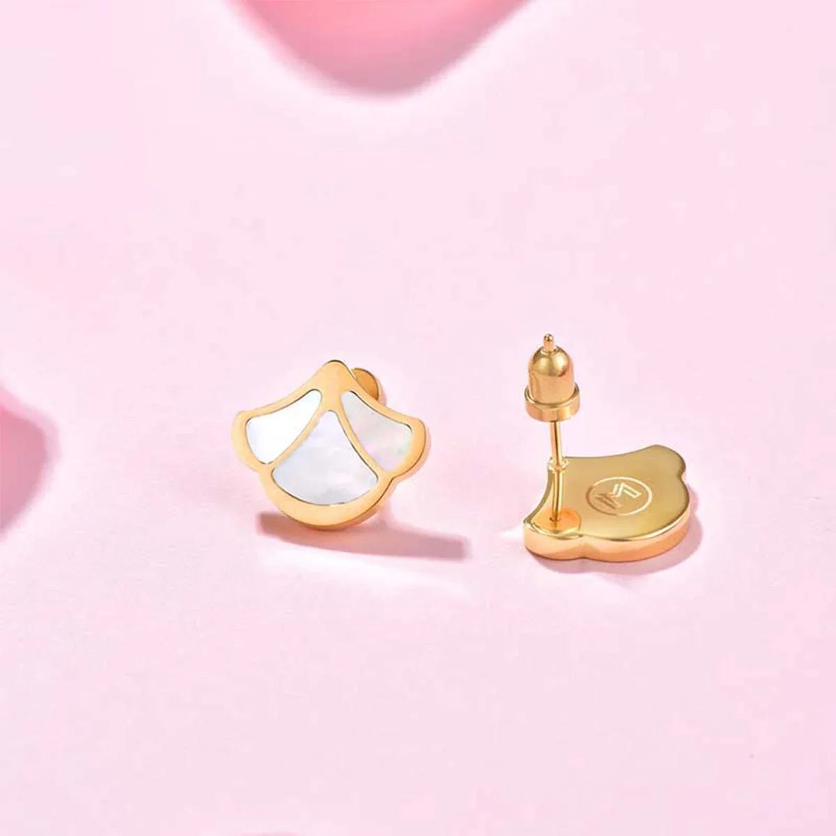 Tulip / Earrings Pearl Gold - Image 4