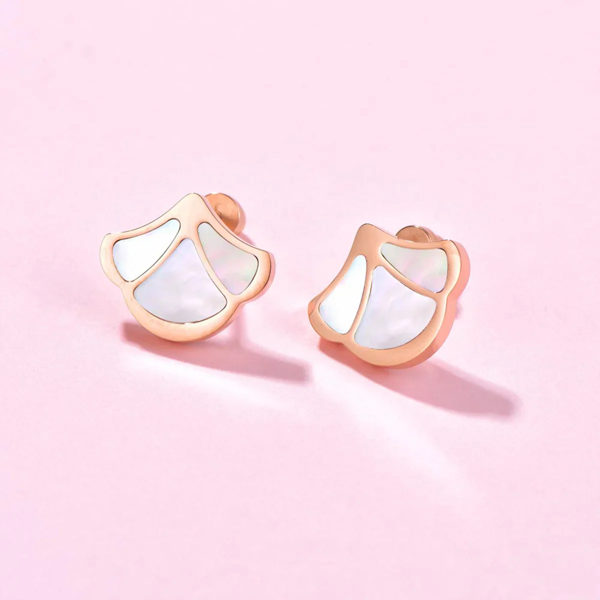 Tulip / Earrings Pearl Rose Gold - Image 3