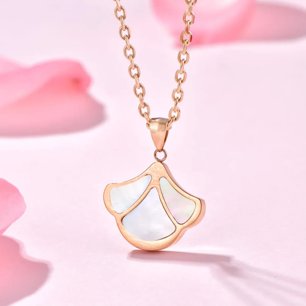 Tulip / Necklace Pearl Rose Gold - Image 4