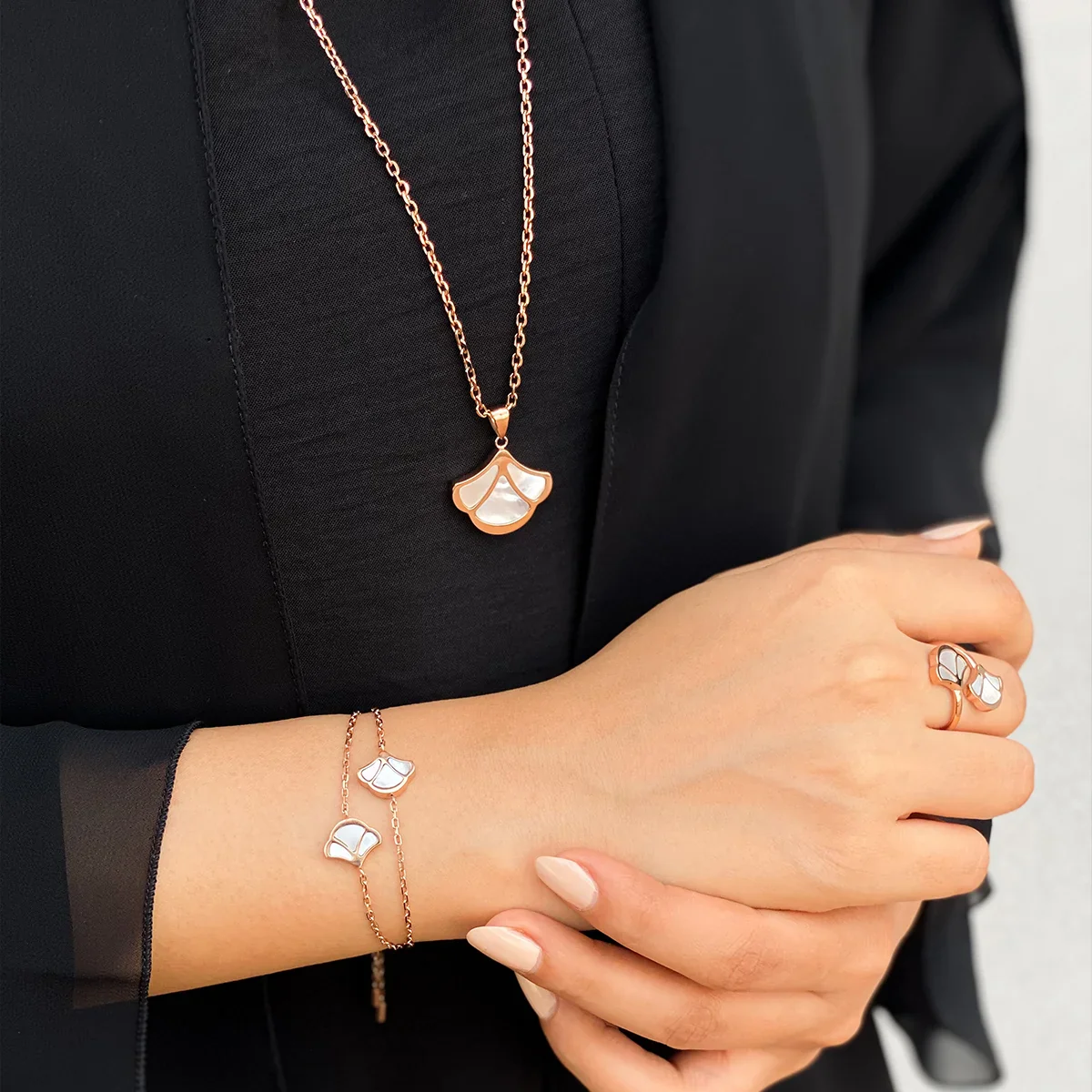Tulip / Necklace Pearl Rose Gold - Image 7