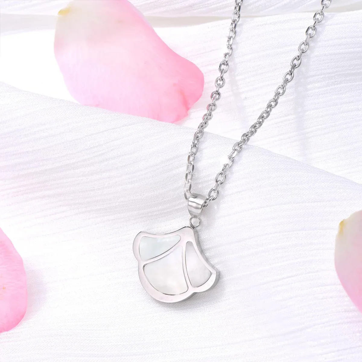 Tulip / Necklace Pearl Silver - Image 4
